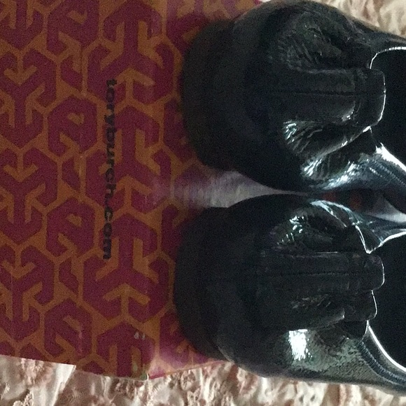 Tory Burch Ladies Navy Blue Patent Flats. - Picture 5 of 14